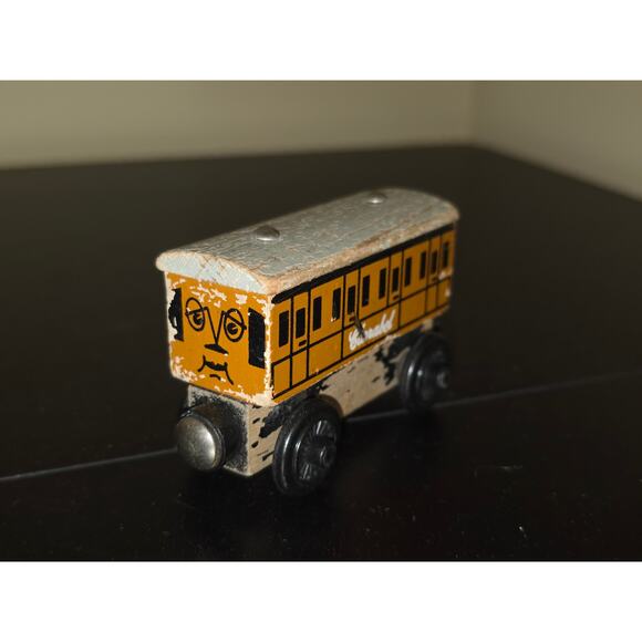 Thomas & Friends Wooden Railway Clarabel Train Tank Engine - Picture 1 of 7